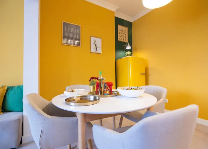 Contemporary Vintage, 3bdr Grace