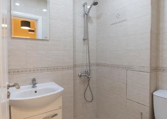 Contemporary Vintage, 3bdr Grace