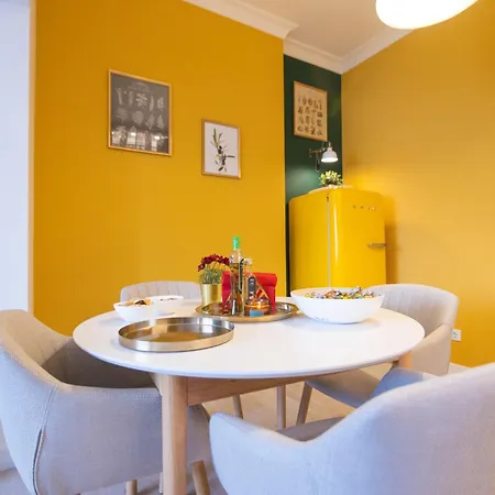 Contemporary Vintage, 3bdr Grace